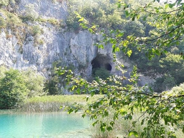 028-Озера-пещеры