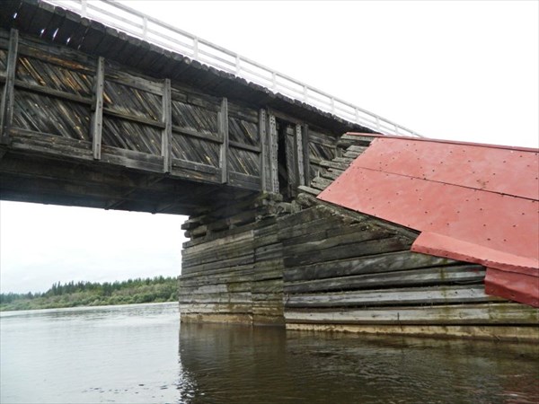 Деревянный мост.