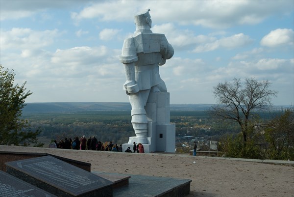 Памятник Артёму
