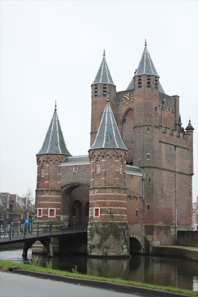 Амстердамские ворота