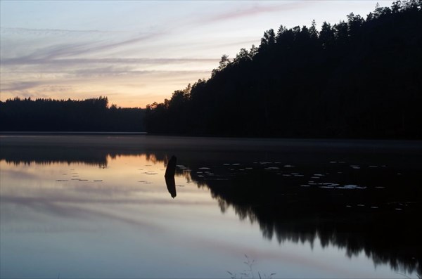на фото: Озеро на закате