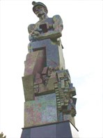 10 Памятник шахтеру "Горящее сердце"