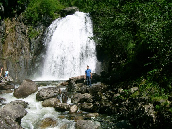 на фото: Водопад Корбу