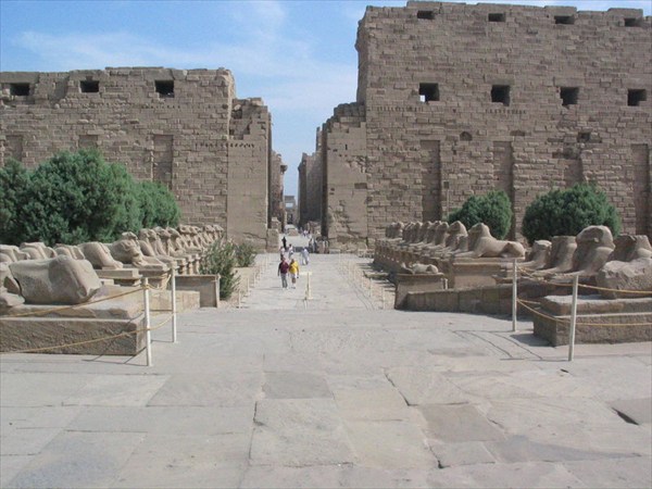 800px-1st_Pylon_Karnak_Temple