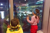 В аэропорту смотрим самолетики