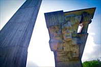 Поселок Доле. Монумен памяти погибших в Саласпилсе