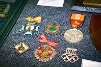 Медаль и памятные значки олимпиады 1936 года в Берлине.