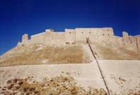 Крепость в Алеппо впечатляет своими неприступными стенами