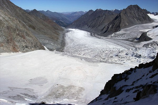 на фото: Ледник Менсу с Бийчанки