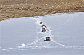 Подъем автомобилей по леднику