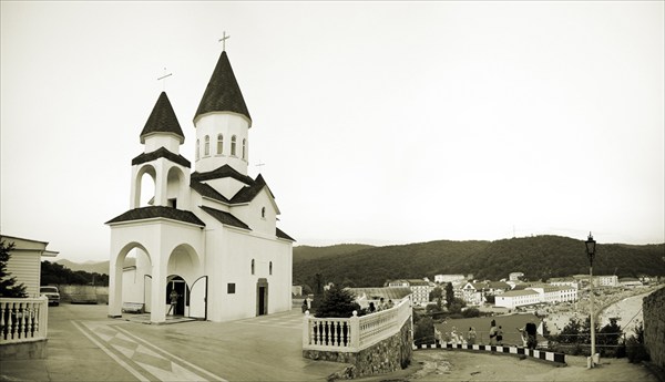 Православный храм в Новомихайловском