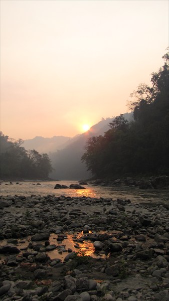 на фото: Река Каменг, стрелка с рекой Бичём