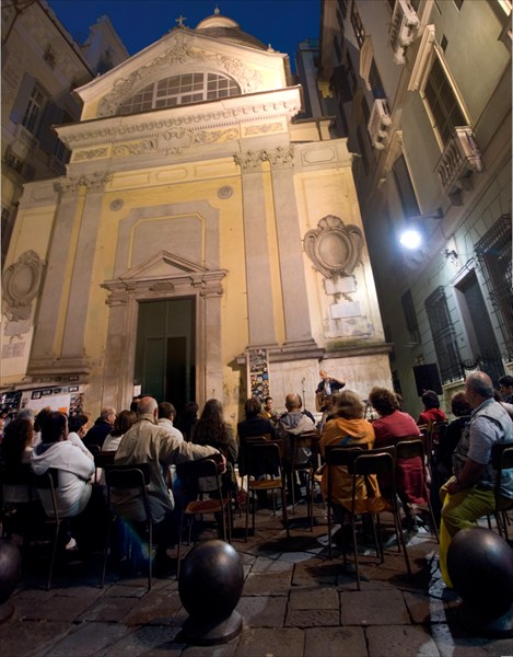 концерт на площади SS Cosimo e Damiano