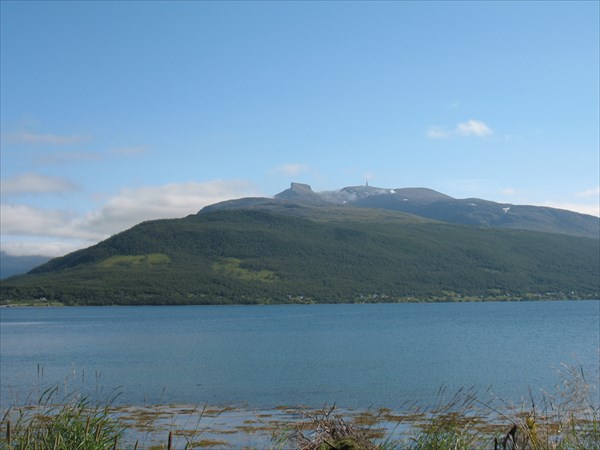 Вид  с о. Сенья на другую сторону фьорда