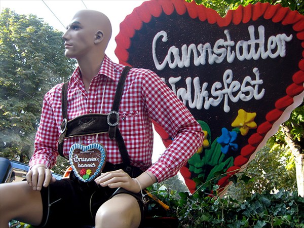 Cannstatter-Volksfest-in-Germany_Welcome-to-the-festival-_5631