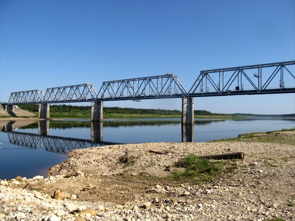 на фото: Ж.д. мост через Пинегу