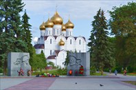 "Вечный огонь" и Успенский кафедральный собор