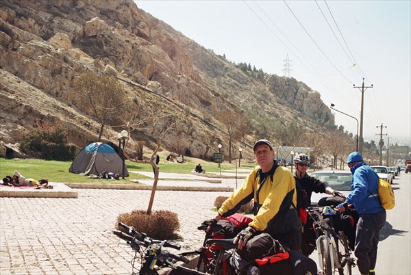 Г.шираз.палатку в Иране можно ставить везде
