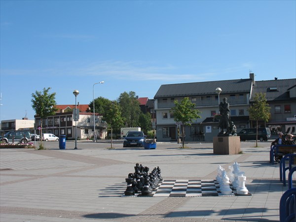 Уличные шахматы в Киркенесе