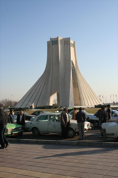 Символ Тегерана - башня Азади