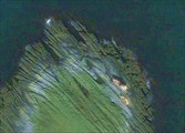 Снимок. 3.  Космический снимок с Google Maps: Порванный корабль