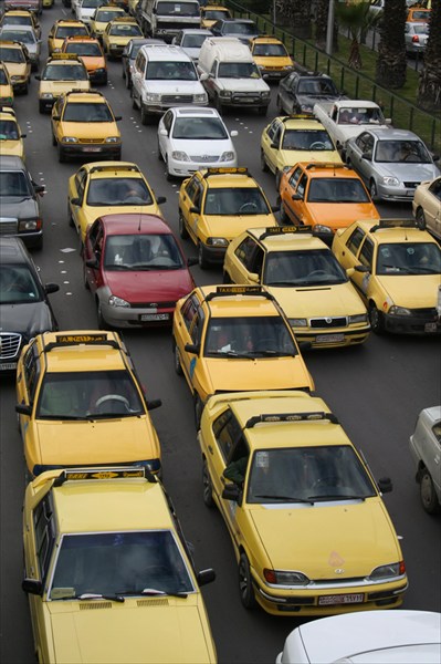 Желтые машины такси в Дамаске