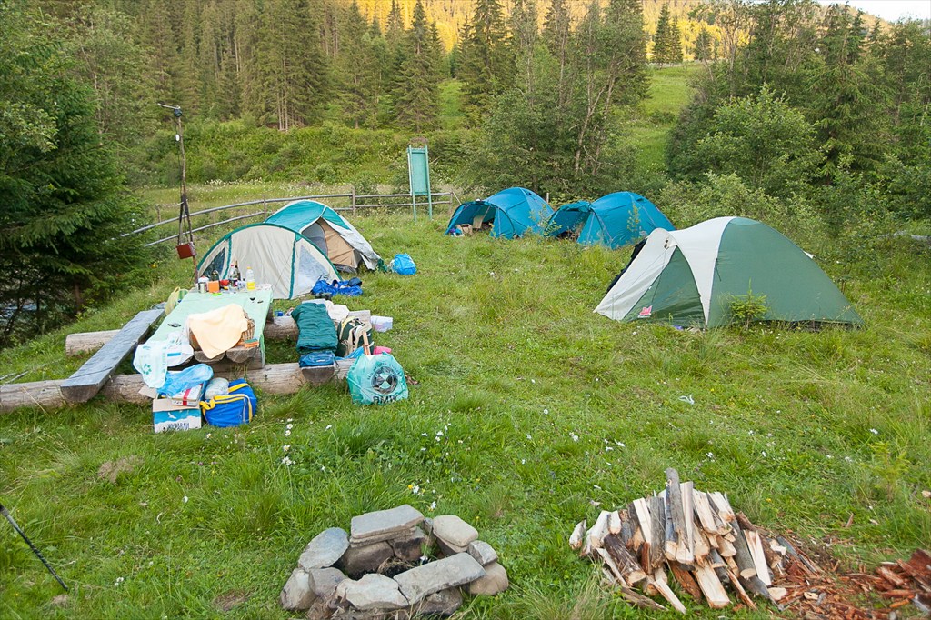Организация палаточного лагеря. Палаточный лагерь. Обустройство туристического лагеря. Обустройство палатки. Обустройство палаточного лагеря.
