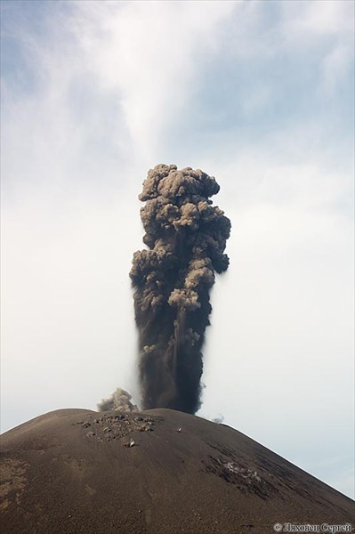 Извержение вулкана Анак Кракатау