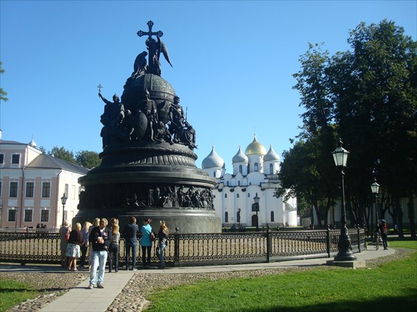 Памятник "Тысячилетие России" и Софийский собор