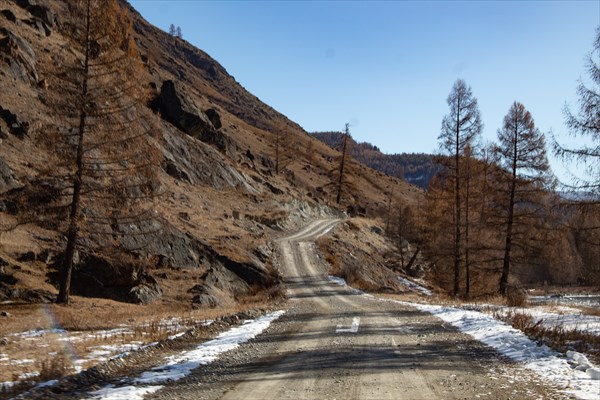 Дорога по долине реки Каратёш
