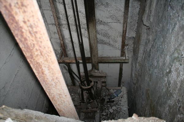 Вид на шахту лифта