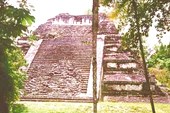 Древний город майя Тикаль