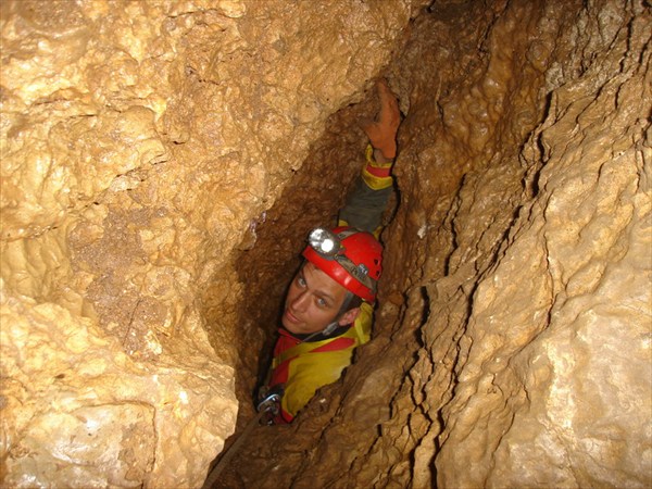 Шкурник в пещере Штаны