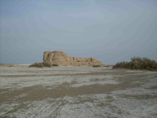 "Малая китайская стена" среди песка и соли. 