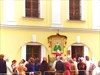 на фото: 079-Покровский монастырь-очередь к иконе