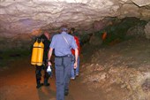 Французские спелеологи во французской пещере.