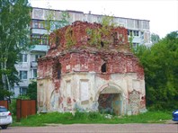 Руины рядом с воскресенской церковью