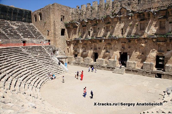Развалины античного города Аспендос. Театр.