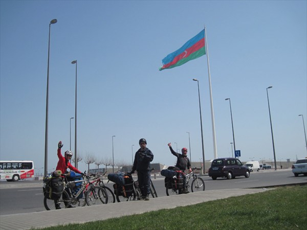на фото: Самый большой флаг в СНГ