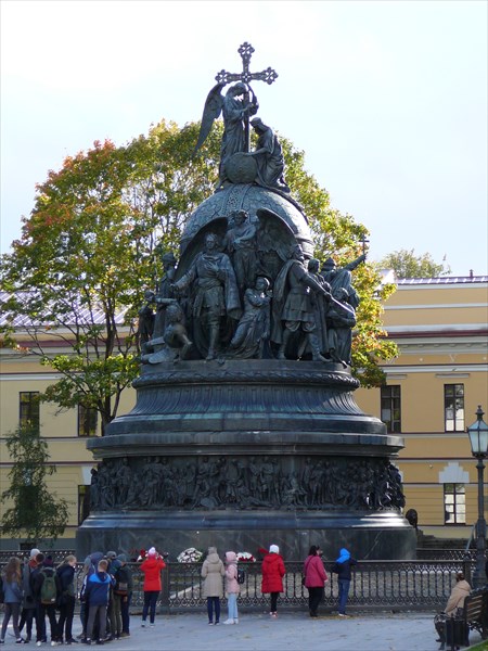 Памятник 1000-летию Руси