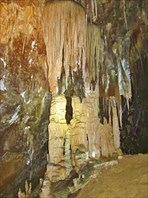 В пещере Хастингс.