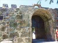 Крепость Гонио, ворота