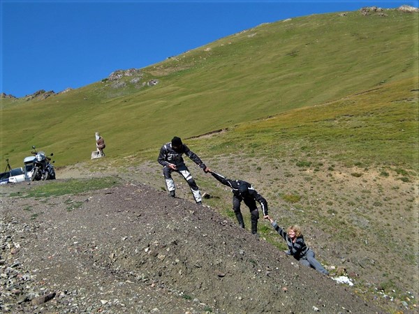 Спасработы на перевале Кетмень. Фото И. Агашкиной