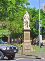 Памятник  Джону Макдуал Стюарту